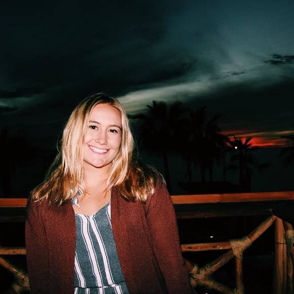 Meet your Posher, Abby - Picture 1 of 1